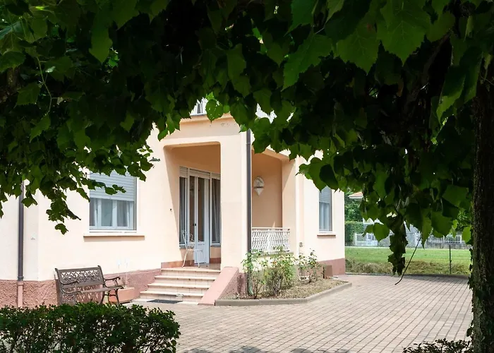 Maison Cecile Appartamento In Villa. Host Marianna